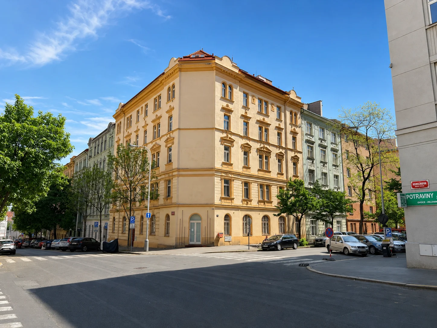 Exteriér činžovního domu v Kubelíkově ulici